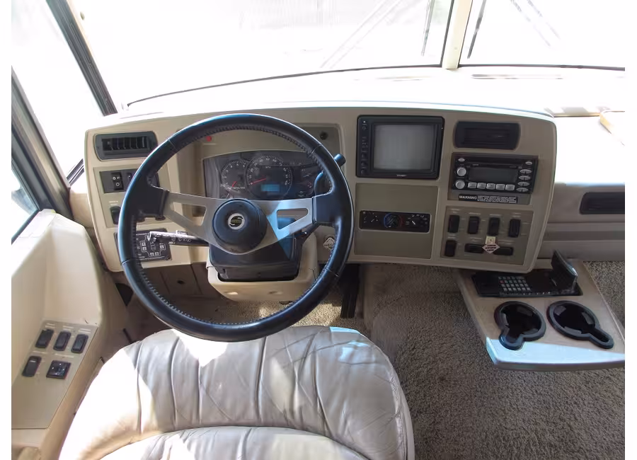 2007 Winnebago Adventurer STANDERED photo 3