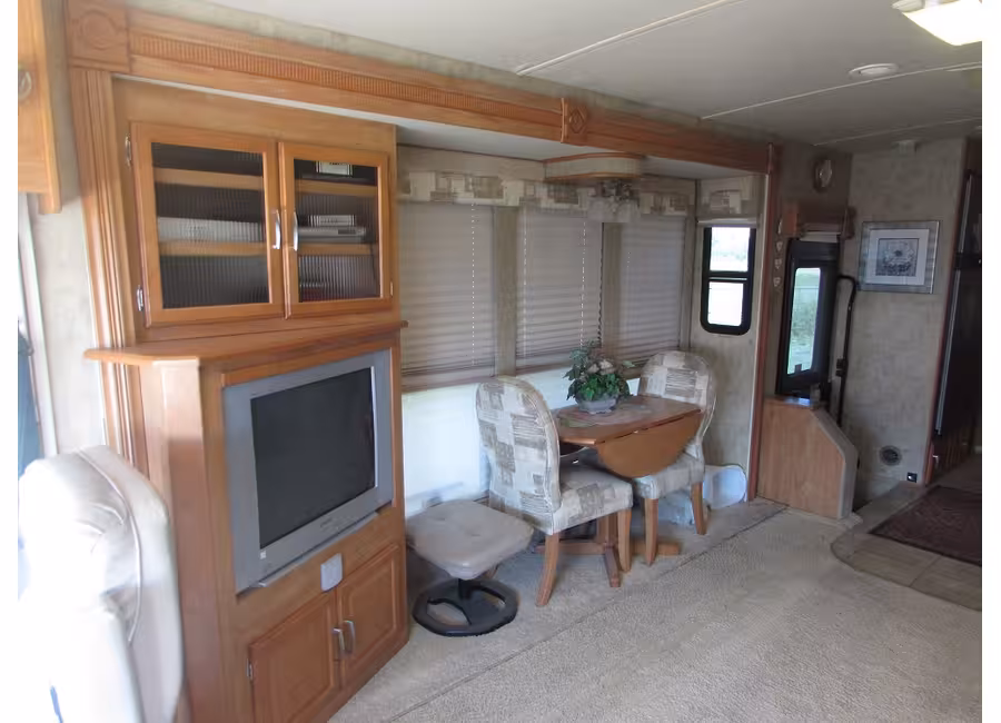 2007 Winnebago Adventurer STANDERED photo 4