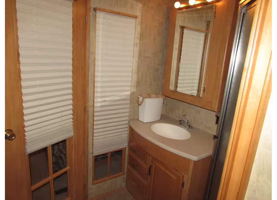 2007 Winnebago Adventurer STANDERED photo 8