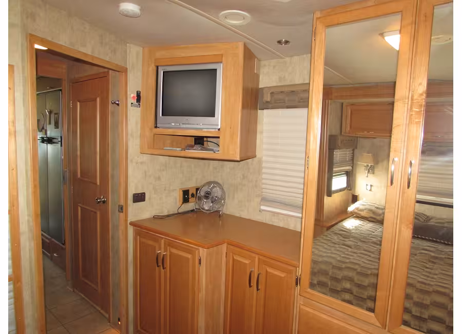 2007 Winnebago Adventurer STANDERED photo 10