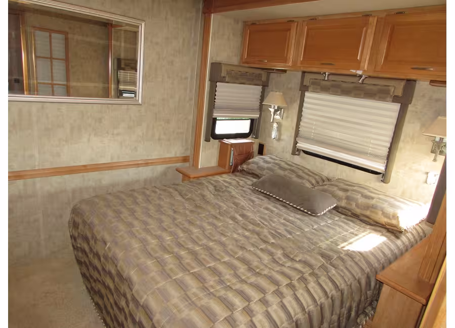 2007 Winnebago Adventurer STANDERED photo 11